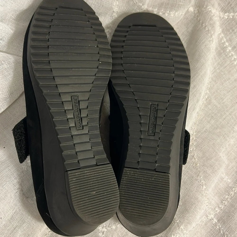 Waldlaufer almost new leather slight wedge shoes